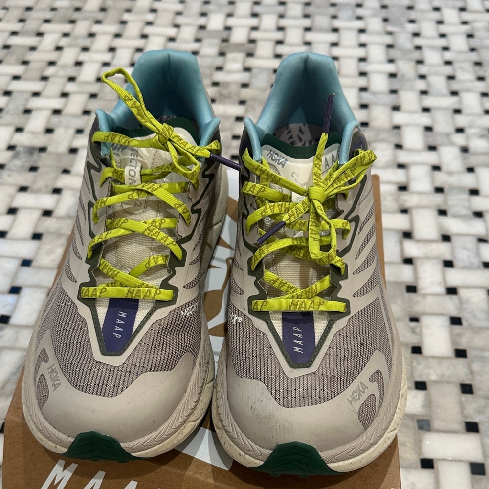 HOKA- U TECTON X2 MAAP